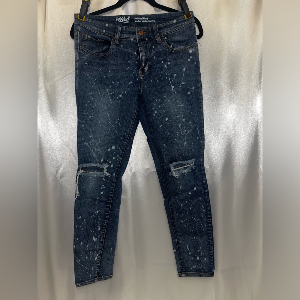 Mossimo Denim, Mid-Rise Skinny, Stretchy, 8/29, Great Condition.